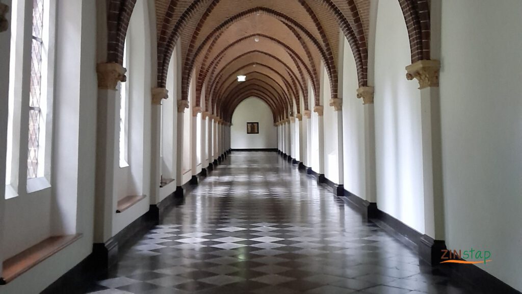 abdij koningshoeven - klooster retraite - zinstap - christelijke wandelcoach voor vrouwen - alleen maar zijn